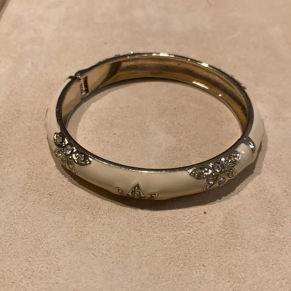 Elegant Tommy Bahama Cream Enamel Crystal Bangle Bracelet - Picture 2 of 4